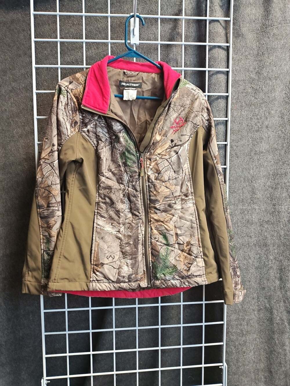 REALTREE Womens MEDIUM Full Zip Camo Red Accents Jacket